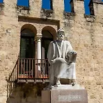 Alcázares In Historic Center Córdoba